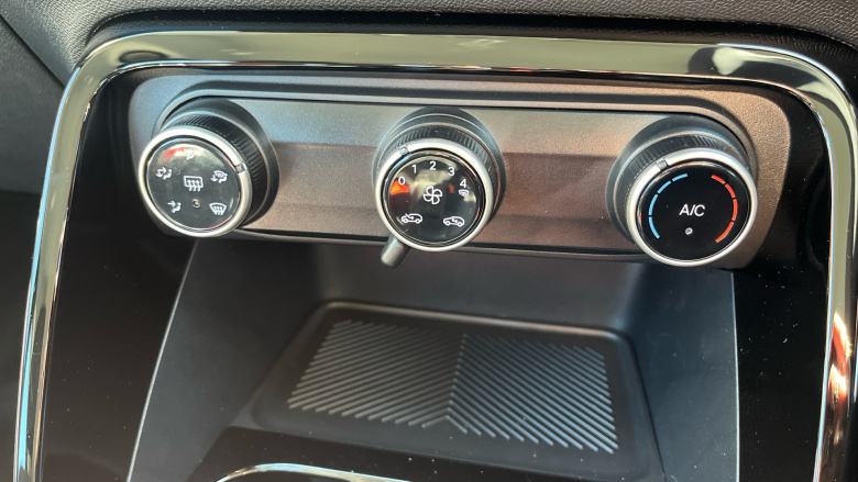 Citroen C3 1.2 Hybrid [110] Plus 5dr e-DCS6 Petrol Hatchback